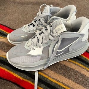 Nike Kyrie Low basketball shoes